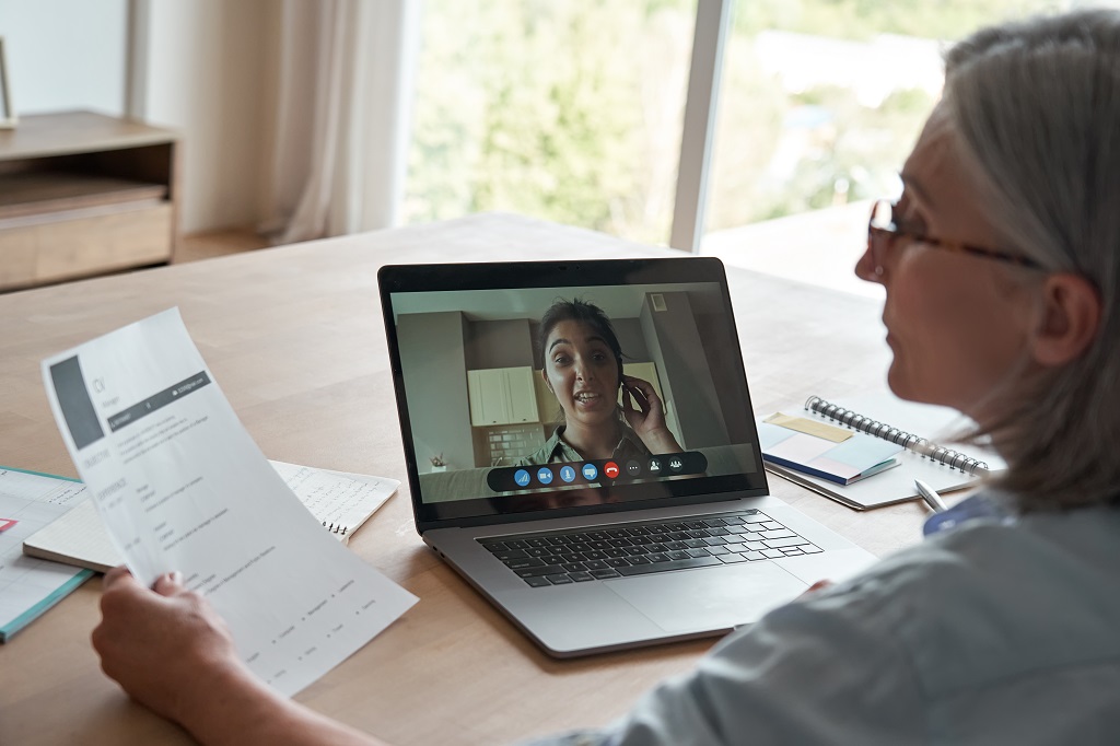 an ongoing virtual interview between an employer and a job applicant