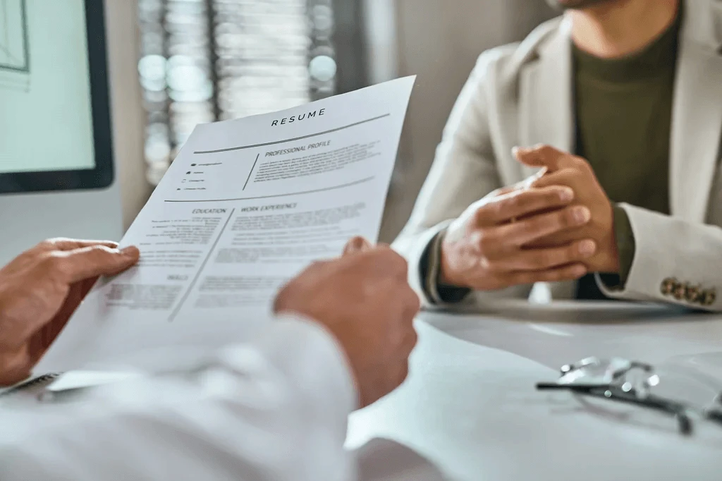 applicant getting his resume reviewed by an expert