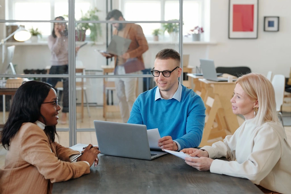 coworkers discussing about data analyst interview questions