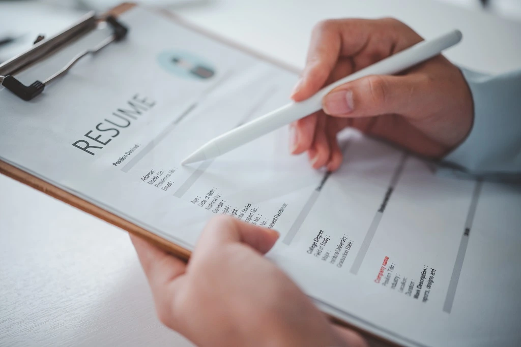 data analyst reviewing the skills for data analyst