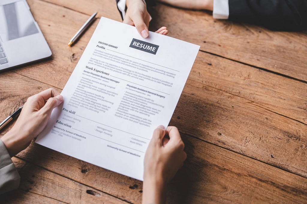 emplyer checking the education on a resume