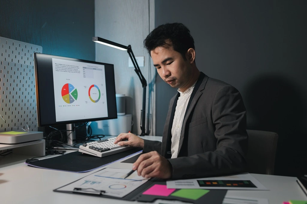 man reviewing the data analyst resume​ examples