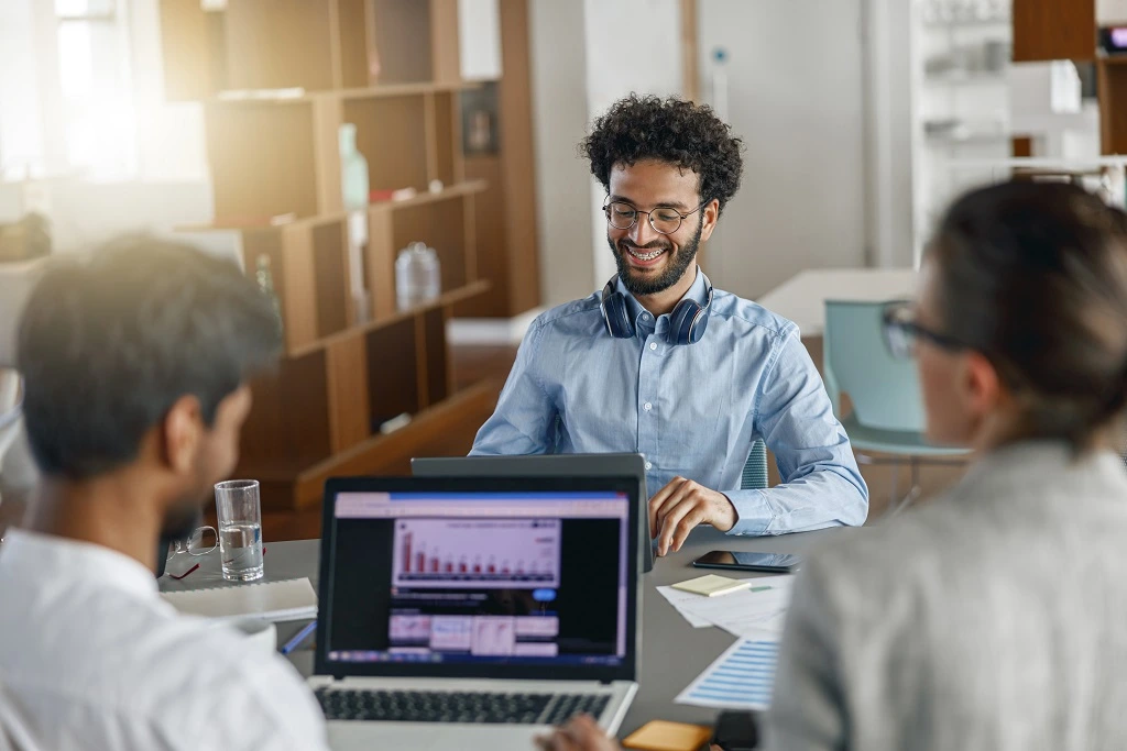 team highlighting key skills for data analyst roles