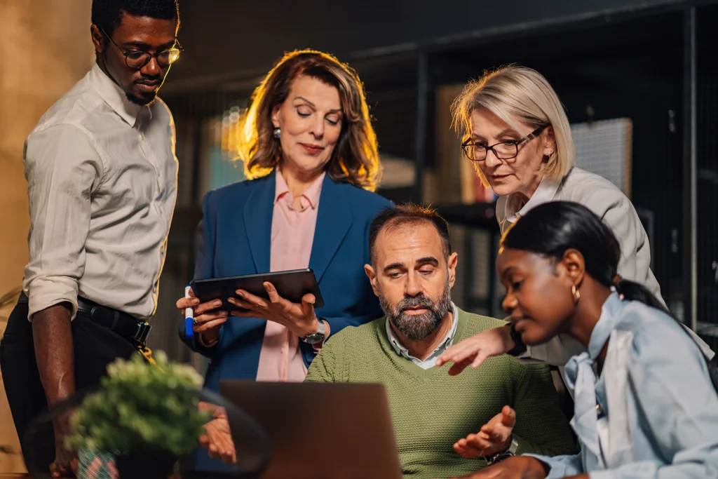 it professionals discussing project implementations