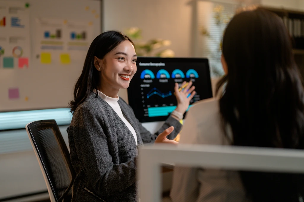 data analyst explaining current status of projects